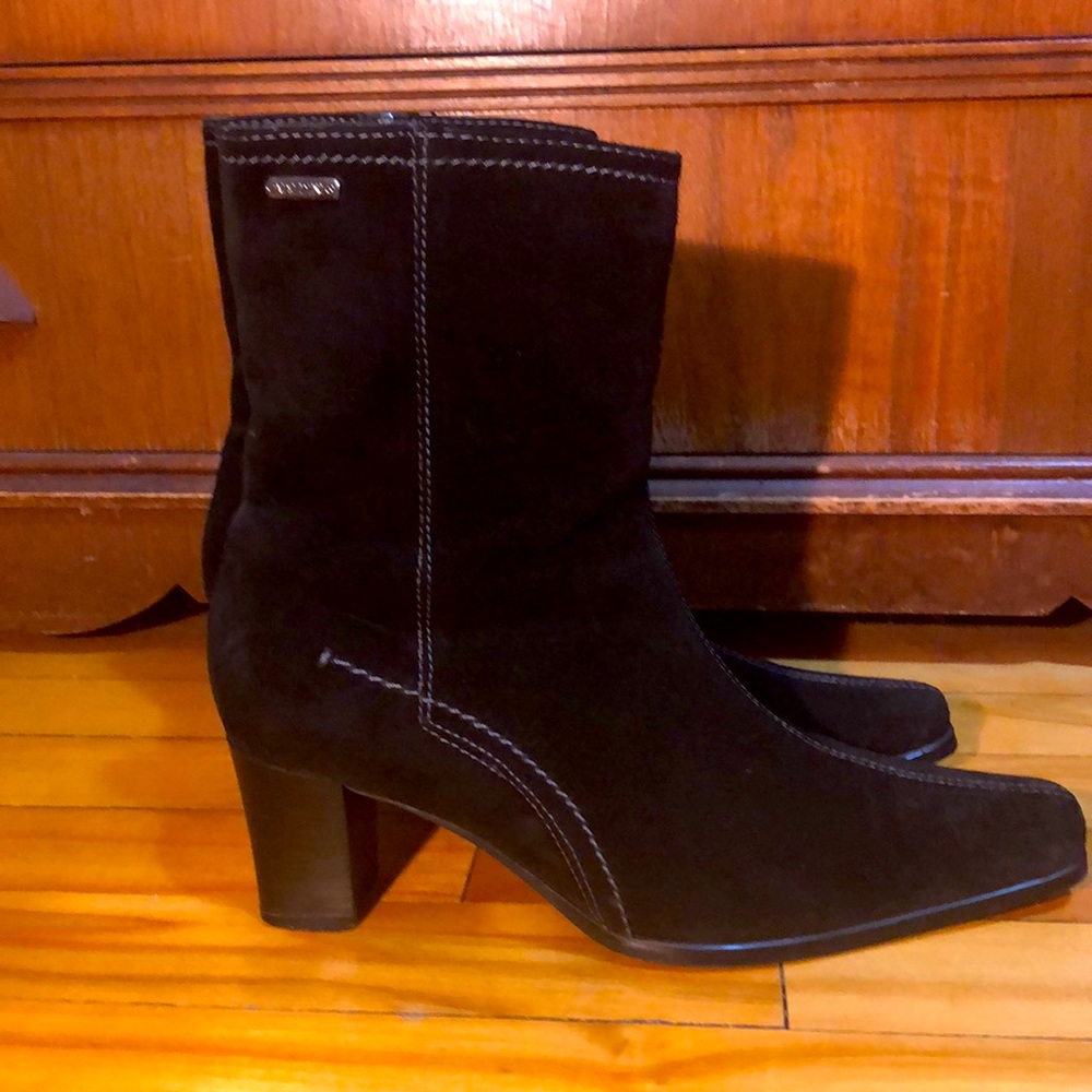 Valdini Suede Ankle Boots, Size 7.